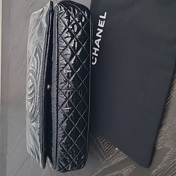 Chanel Rock and Chain Shoulder Bag - Picture 5 of 16